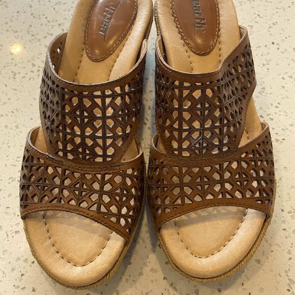 Earth ladies sandals with heel